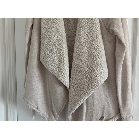 Hollister Sherpa Jacket / Sweater - Picture 1 of 4